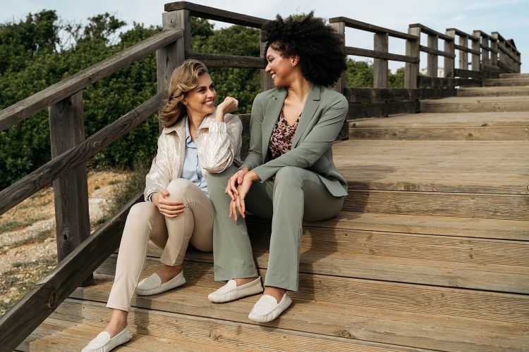 &Co Woman Broek Kaki dames (PENELOPE FLARE TRAVEL PANTS - PA203.1.KN.KHAKI) - GL Sport (Sluis)