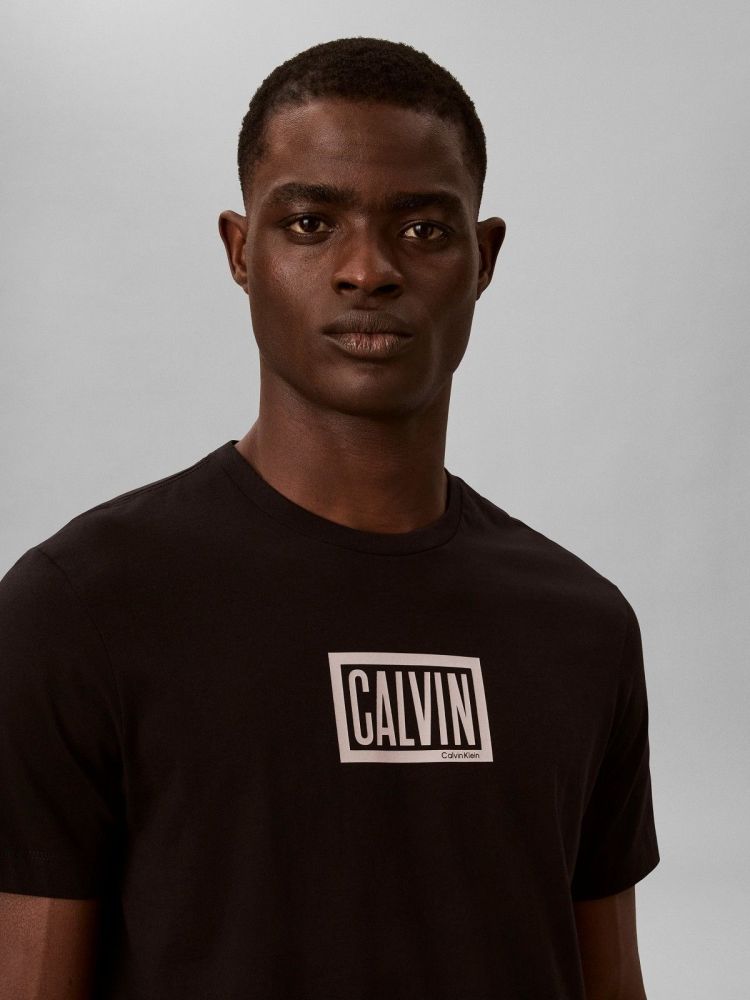 Calvin Klein T-shirt Zwart heren (SS 30S EU BOXED CALVIN GRAPHIC T-SHIRT - LV04RH818G.UB1) - GL Sport (Sluis)