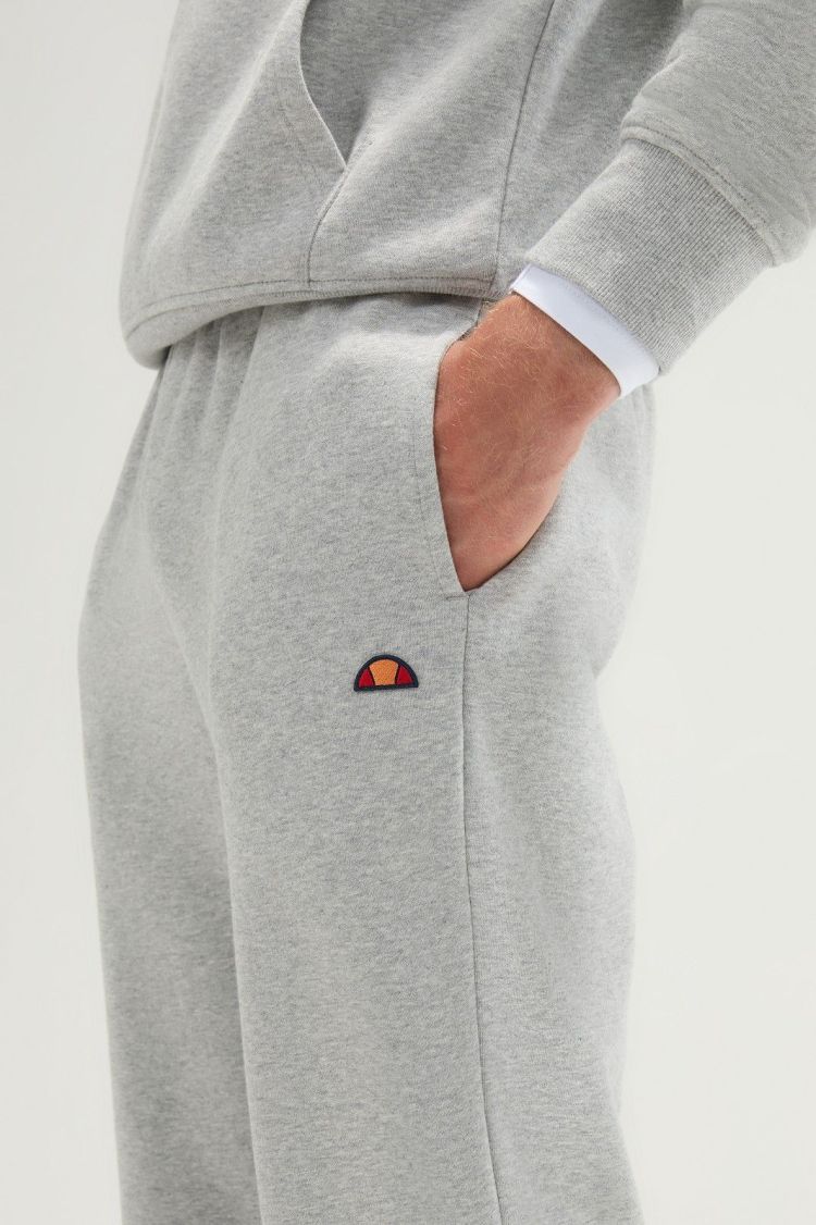 Ellesse Broek Grijs heren (TRACCOTA JOGGER  - SHF24878.131) - GL Sport (Sluis)