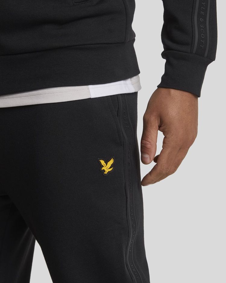 Lyle & Scott Joggingbroek Zwart heren (TAPE TRACKIES - ML2188SP.Z865) - GL Sport (Sluis)