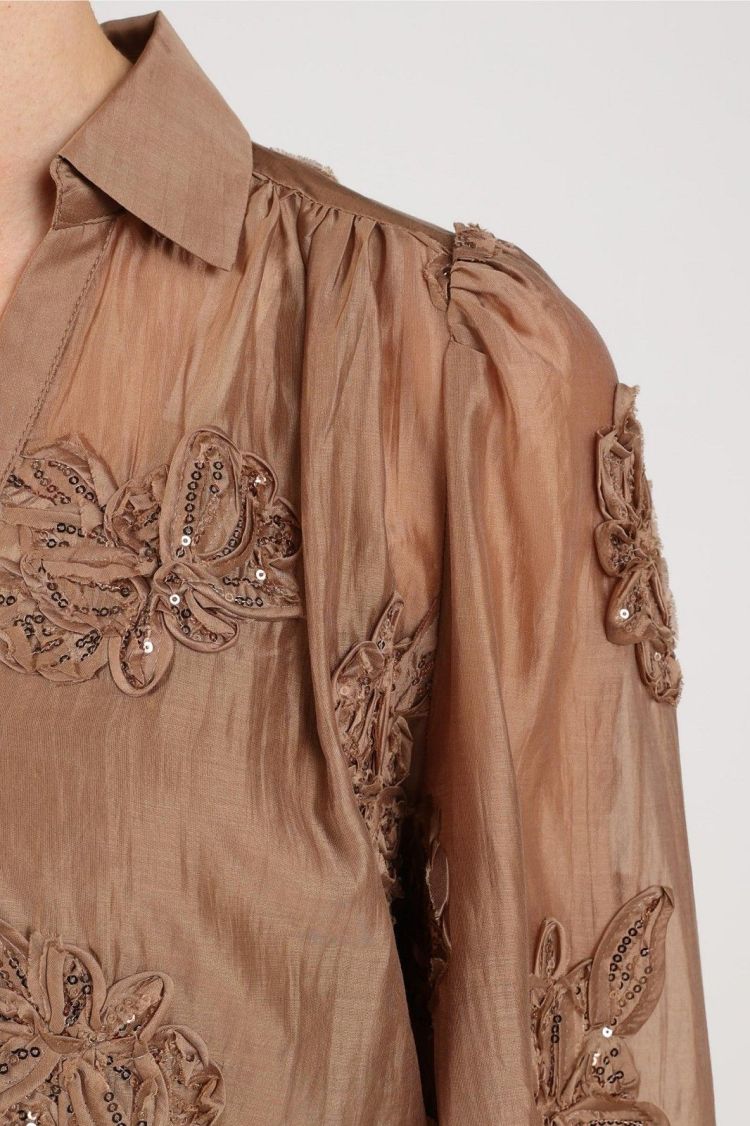 Nukus Blouse Taupe dames (ANTONELLA BLOUSE PAILLET FLOWER - ANTONELLA.BLOUSE.TAUPE) - GL Sport (Sluis)