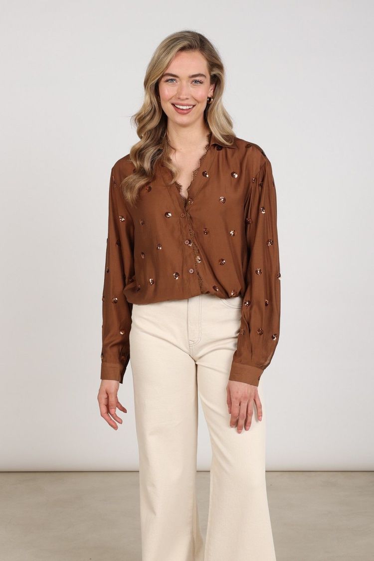 Nukus by Nick Vervoort Blouse Bruin dames (ANIKA BLOUSE PAILLET - ANIKA.BLOUSE.ESPRESSO) - GL Sport (Sluis)