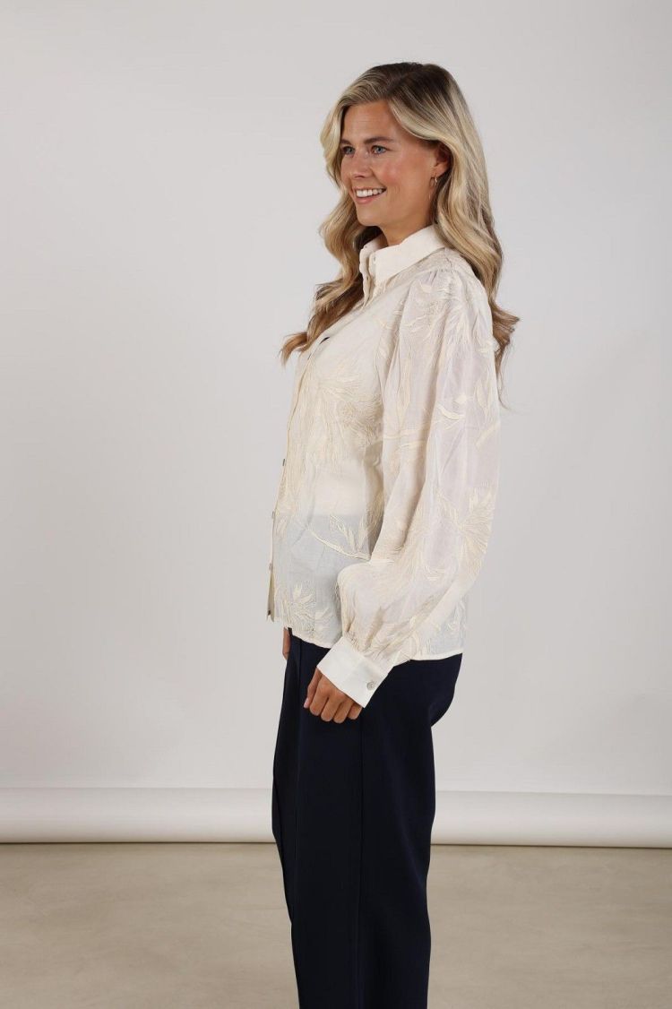 Nukus by Nick Vervoort Blouse Off-white dames (AVY BLOUSE EMBROIDERY - AVY.BLOUSE.OFFWHT) - GL Sport (Sluis)