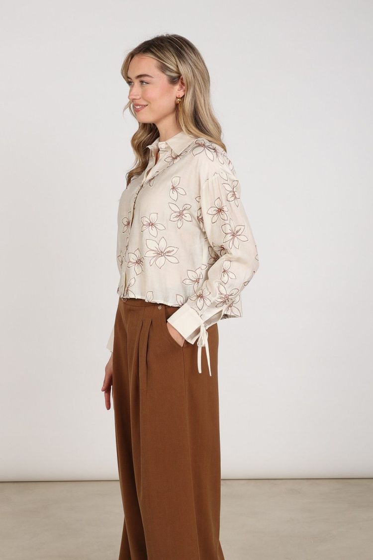 Nukus by Nick Vervoort Blouse Beige dames (BAILEY BLOUSE FLOWER - BAILEY.BLOUSE.SAND) - GL Sport (Sluis)