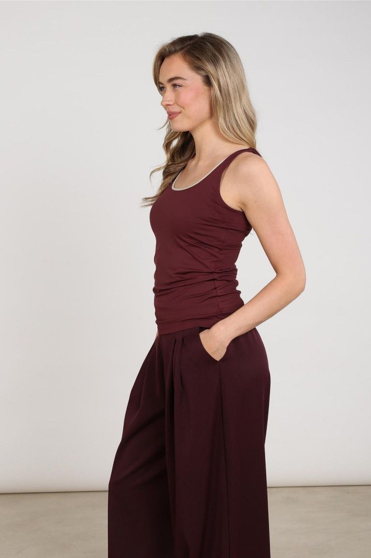 Nukus Top Rood dames (JUBA SINGLET - JUBA.SINGLET.CHERRY/GOLD) - GL Sport (Sluis)