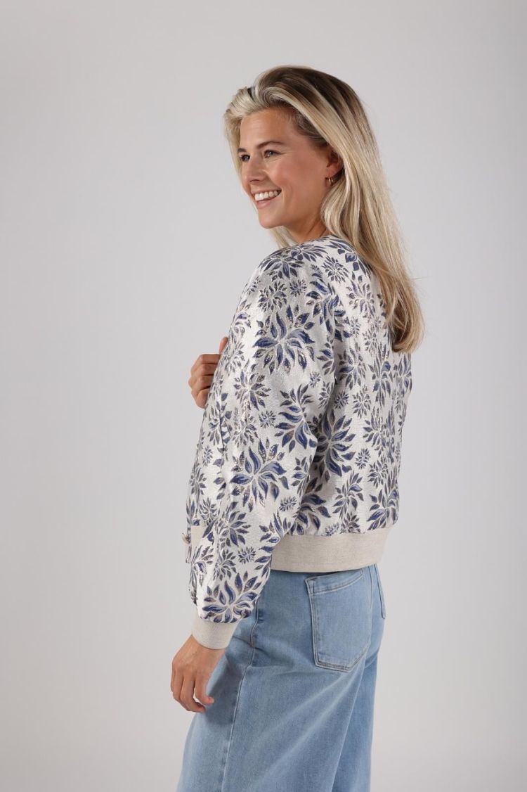 Nukus by Nick Vervoort Jack Blauw dames (MAUREEN JACKET FLOWER - MAUREEN.JACKET.BLUE) - GL Sport (Sluis)