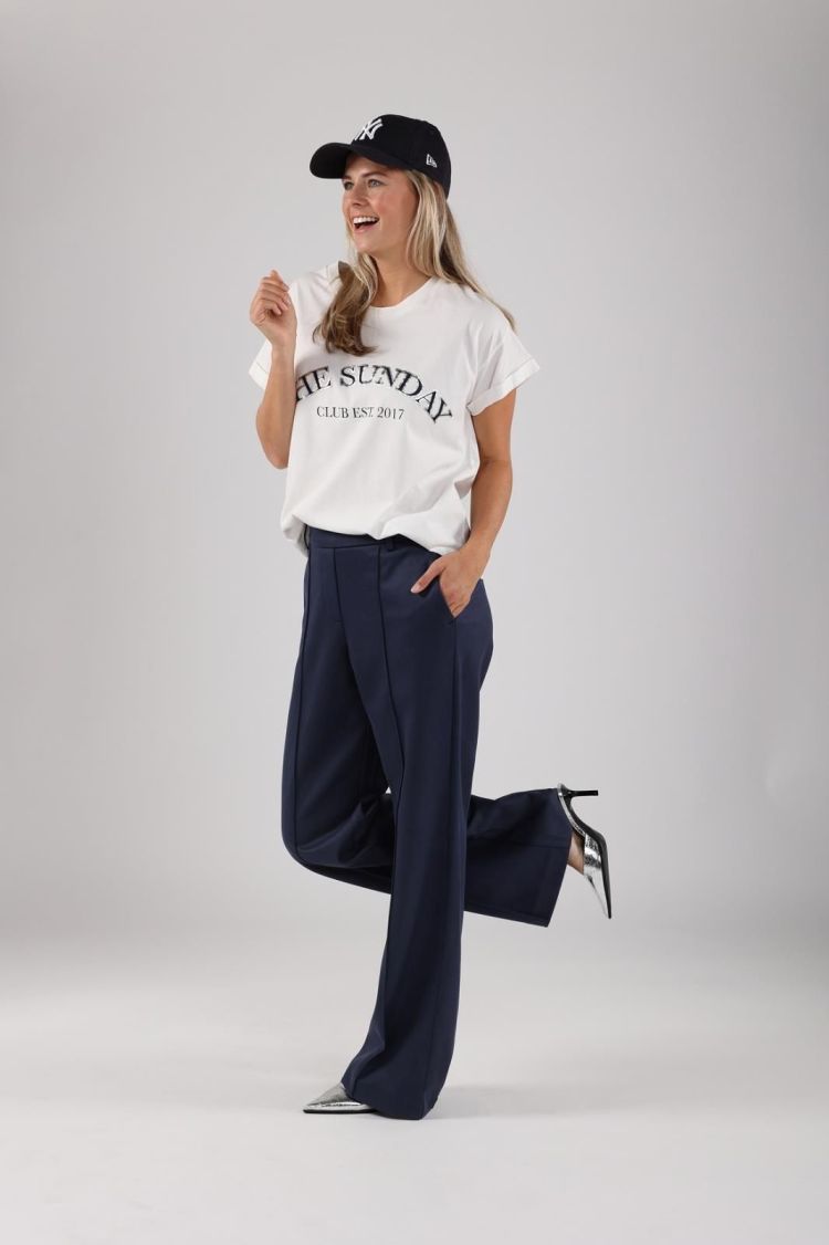 Nukus by Nick Vervoort T-shirt Off-white dames (MEIKE SHIRT THE SUNDAY - MEIKE.SHIRT.OFFWHT/NAVY) - GL Sport (Sluis)