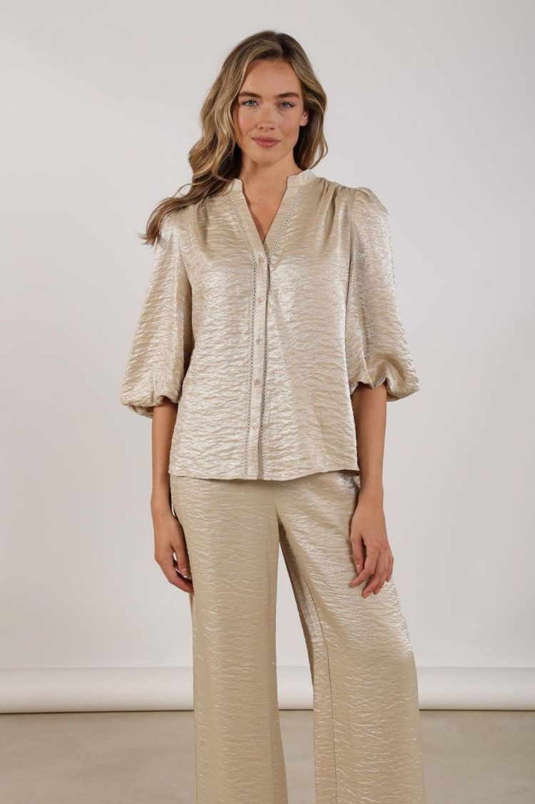 Nukus by Nick Vervoort Blouse Beige dames (ROSIE BLOUSE SHINY - ROSIE.BLOUSE.SAND) - GL Sport (Sluis)