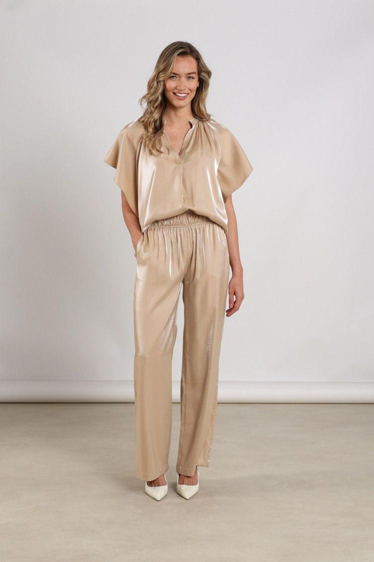 Nukus by Nick Vervoort Top Beige dames (TAYLOR TOP SHINY - TAYLOR.TOP.SAND) - GL Sport (Sluis)