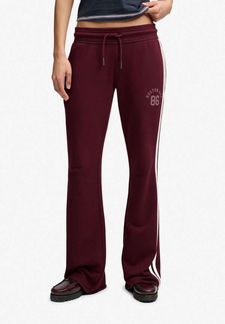 Superdry & Co Joggingbroek Bordeaux dames (ATHLETIC ESSENTIALS STRIPE FLARE JOGGING - W7011308A.1KD) - GL Sport (Sluis)