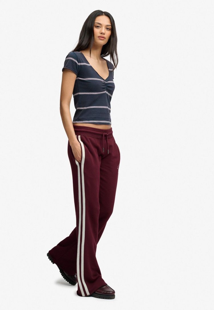 Superdry & Co Joggingbroek Bordeaux dames (ATHLETIC ESSENTIALS STRIPE FLARE JOGGING - W7011308A.1KD) - GL Sport (Sluis)