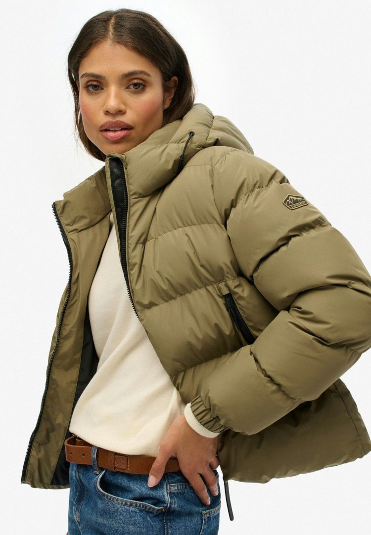 Superdry & Co Jas Kaki dames (HOODED SPORTS PUFFER JACKET - W5011996A.03O) - GL Sport (Sluis)