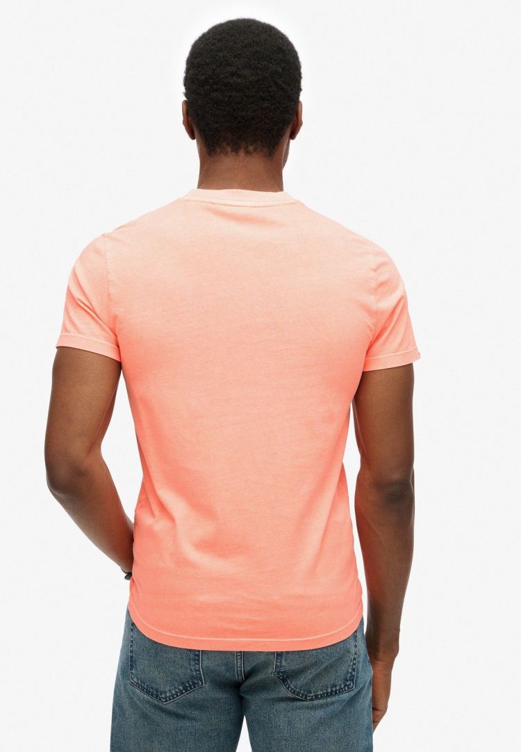Superdry T-shirt Oranje heren (ESSENTIAL LOGO EMB NEON TEE - M1012065A.B6G) - GL Sport (Sluis)