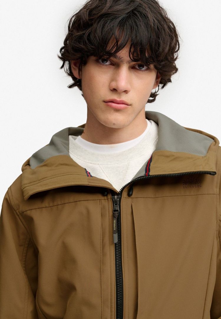 Superdry & Co Jas Beige heren (HOODED SOFTSHELL TREKKER JACKET - M5012327A.L5K) - GL Sport (Sluis)