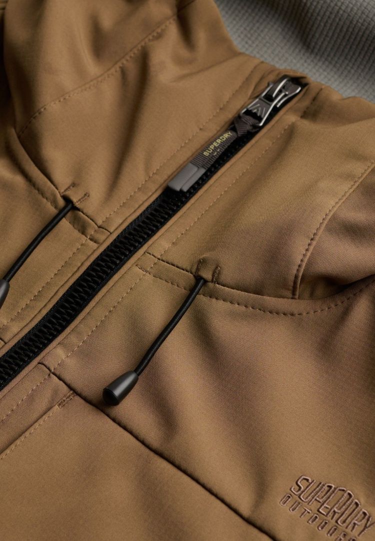 Superdry & Co Jas Beige heren (HOODED SOFTSHELL TREKKER JACKET - M5012327A.L5K) - GL Sport (Sluis)