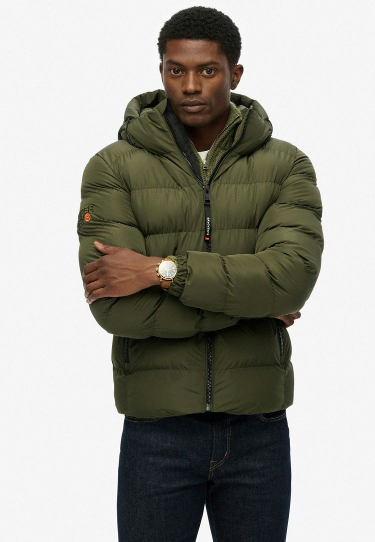Superdry & Co Jas Army heren (HOODED SPORTS PUFFER JACKET - M5011905A.H1Q) - GL Sport (Sluis)