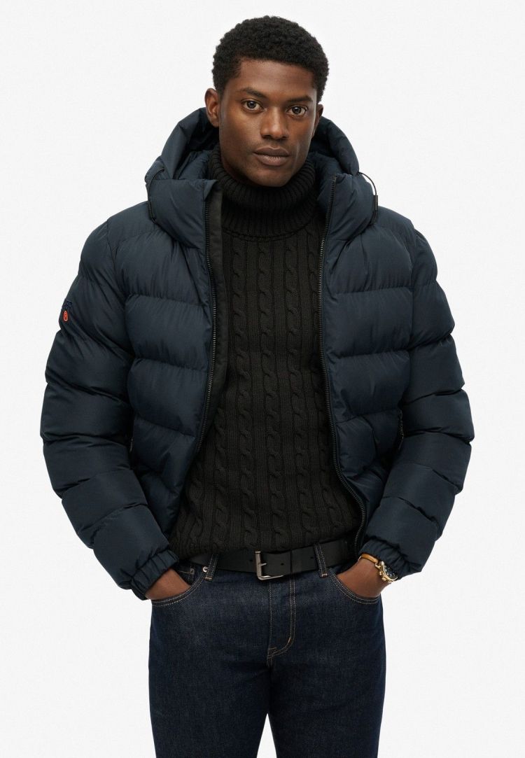 Superdry Jas Blauw heren (HOODED SPORTS PUFFER JACKET - M5011905A.D9W) - GL Sport (Sluis)
