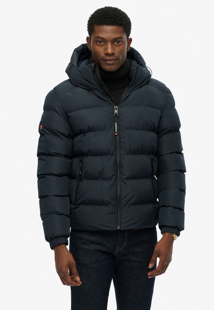 Superdry Jas Blauw heren (HOODED SPORTS PUFFER JACKET - M5011905A.D9W) - GL Sport (Sluis)