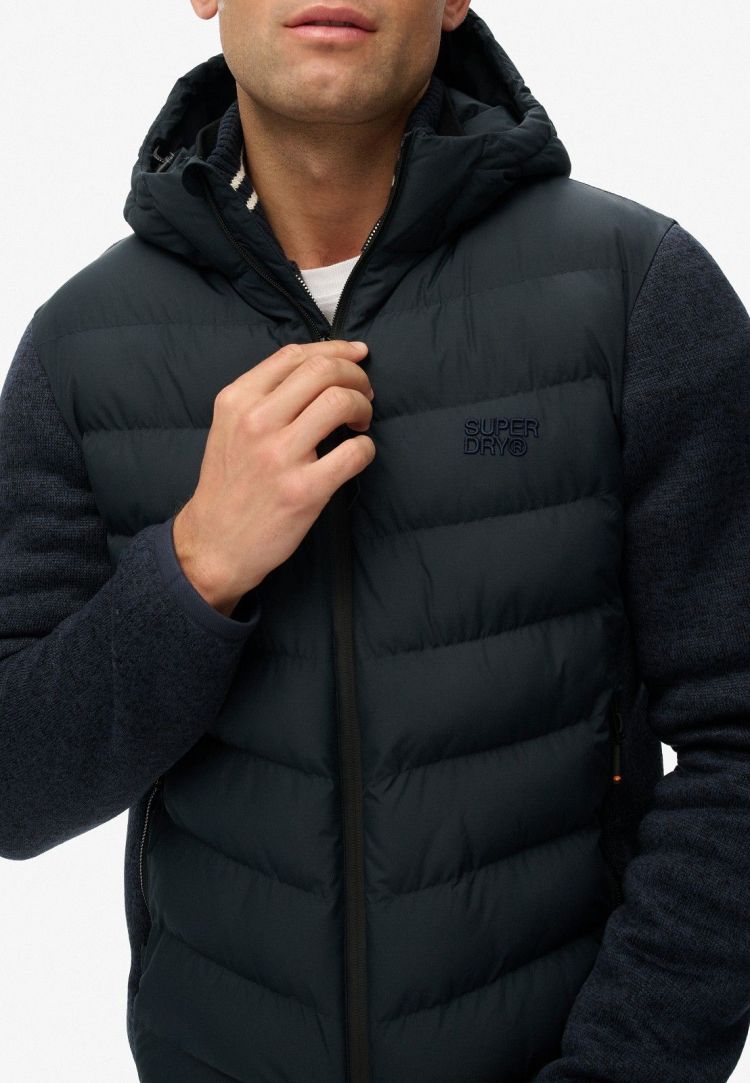 Superdry Jas Blauw heren (HOODED STORM KNIT HYBRID JACKET - M5012293A.98T) - GL Sport (Sluis)