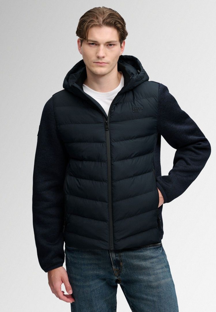 Superdry & Co Jas Blauw heren (HOODED STORM KNIT HYBRID JACKET - M5012530A.98T) - GL Sport (Sluis)