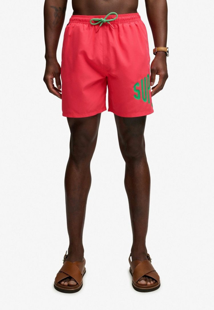 Superdry Zwembroek Rood heren (PRINTED LOGO 16 SWIM SHORT - M3010265A.MCJ) - GL Sport (Sluis)