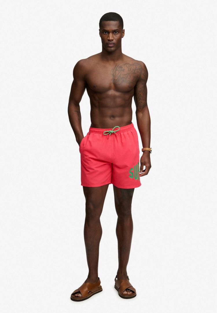 Superdry Zwembroek Rood heren (PRINTED LOGO 16 SWIM SHORT - M3010265A.MCJ) - GL Sport (Sluis)